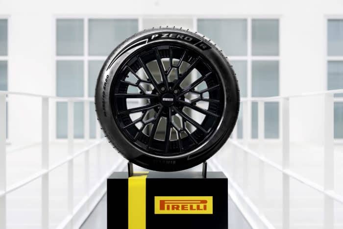 Pirelli P Zero R 700x467