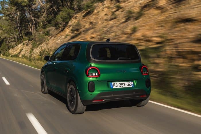 Renault Twingo E Tech elettrica la prova 32 dimensioni grandi 700x466