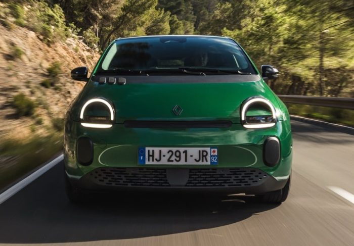 Renault Twingo E Tech elettrica la prova 35 dimensioni grandi e1774255221224 700x487