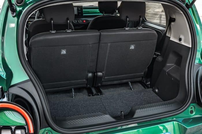 Renault Twingo E Tech elettrica la prova 56 dimensioni grandi 700x466