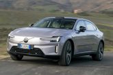 Volvo ES90, la prova. Lusso elettrico da 680 cavalli e 700 km di autonomia 9 Volvo ES90 su strada - 13