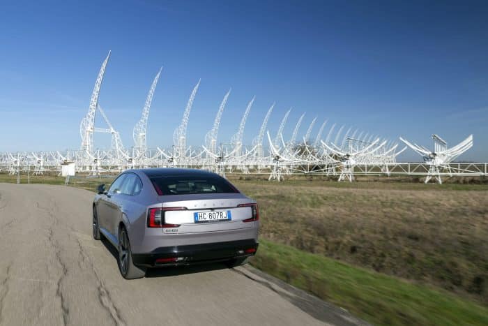 Volvo ES90 su strada 23 700x467