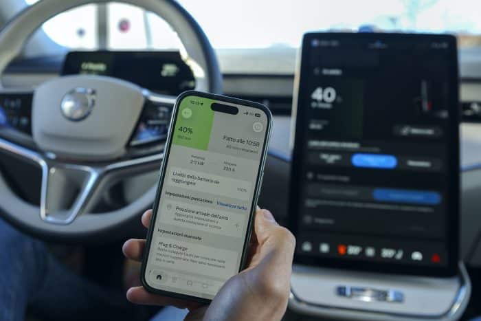 Volvo ES90 su strada 4 700x467