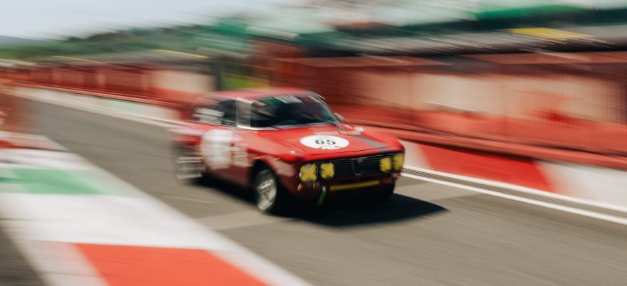 Alfa-Revival-Cup-2026-1-sfida-da-record-al-Mugello-scaled-881x402.jpg