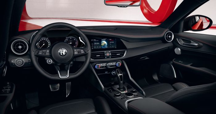 Alfa Romeo Giulia Pack Performance3 700x371