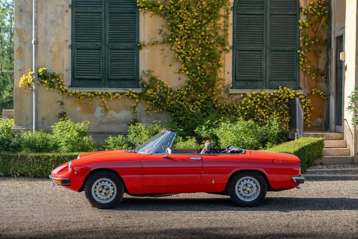 Alfa Romeo Spider Duetto Alfa Romeo Spider Duetto second series 2 700x467