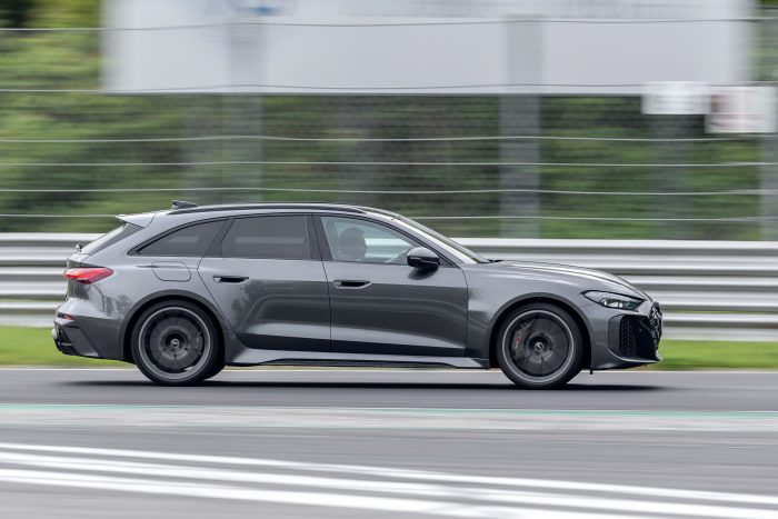 Audi RS 5 la prova della super station da 639 cavalli la prima RS plug in 26 700x467