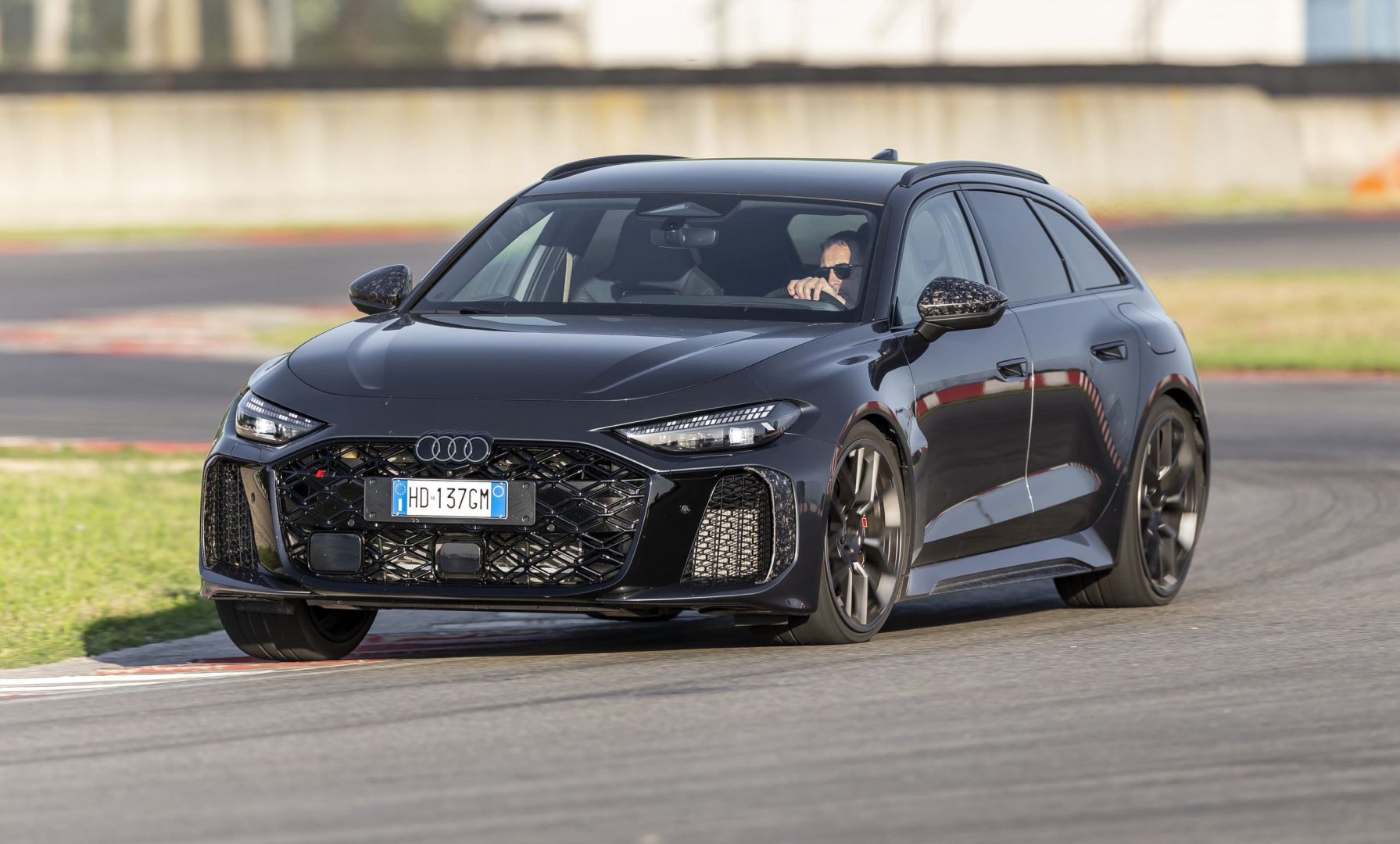 Audi RS 5, la prova della super station da 639 cavalli, la prima RS plug-in - 46