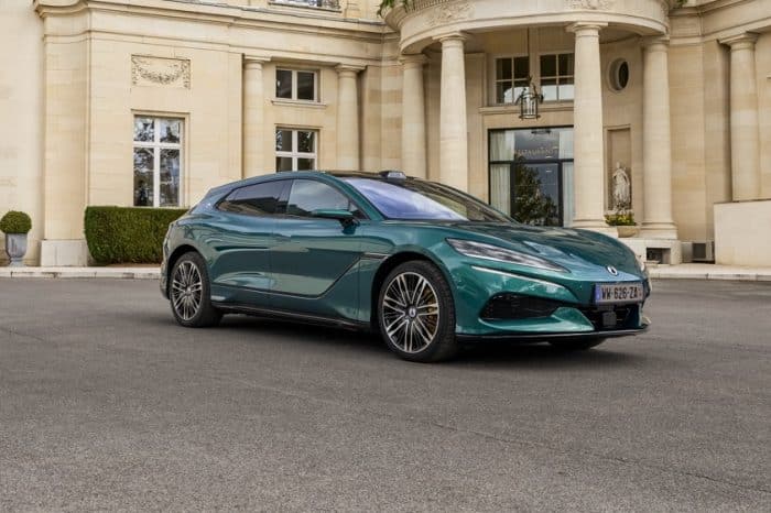 Denza, Marchio di lusso di BY, sbarca in Europa con la Z9GT e la D9 2 DENZA Z9GT