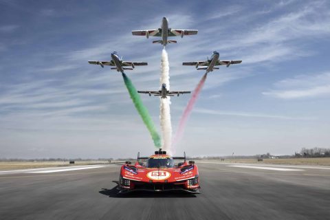 Frecce Tricolori e Ferrari 499P, lo spettacolo della eccellenza italiana 1