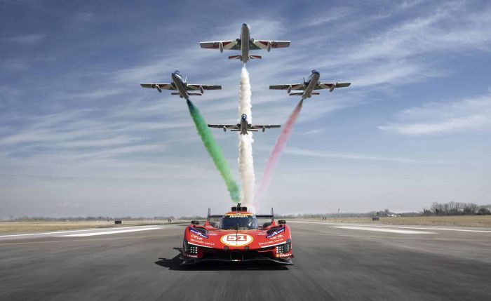 Spettacolare, le Frecce Tricolori e Ferrari 499P, eccellenza italiana in cielo e su asfalto 6 Frecce Tricolori e Ferrari 499P, lo spettacolo della eccellenza italiana 1