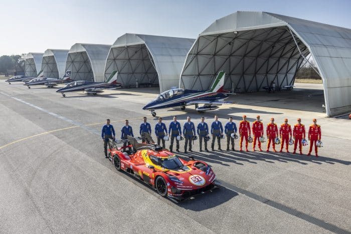 Spettacolare, le Frecce Tricolori e Ferrari 499P, eccellenza italiana in cielo e su asfalto 6 Frecce Tricolori e Ferrari 499P lo spettacolo della eccellenza italiana 3 700x467