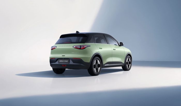 GEELY E52 Aurora Green 03 700x412