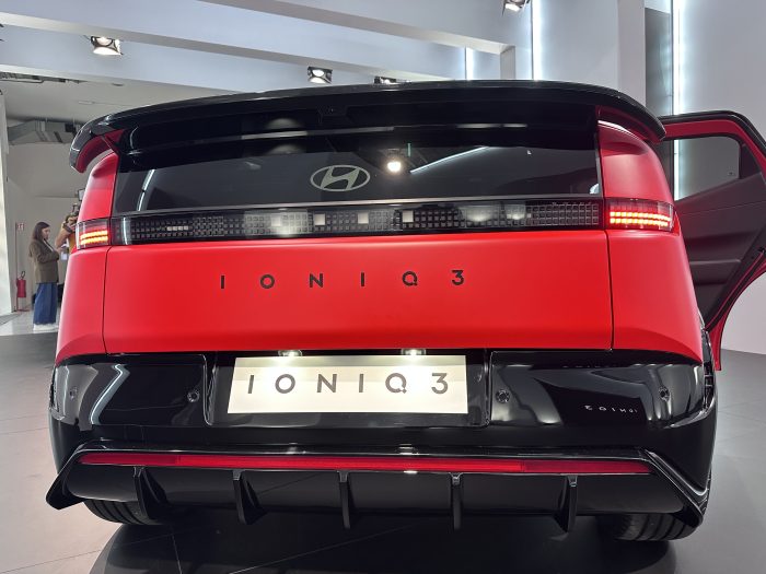 Hyundai IONIQ 3 debutta alla MDW con design Aero Hatch e nuova visione EV 10 700x525