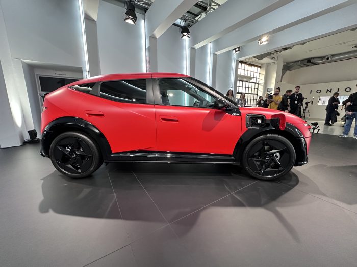 Hyundai IONIQ 3 debutta alla MDW con design Aero Hatch e nuova visione EV 12 700x525