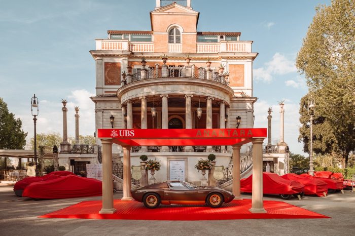 Lamborghini Miura SV 1972 700x466