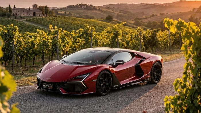 Lamborghini Revuelto Ad Personam colore Rosso Grappolo
