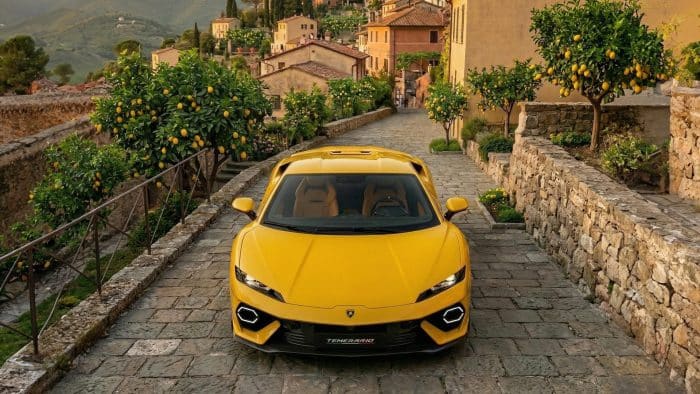 Lamborghini Temerario Ad Personam colore Giallo Granitajpeg 700x394