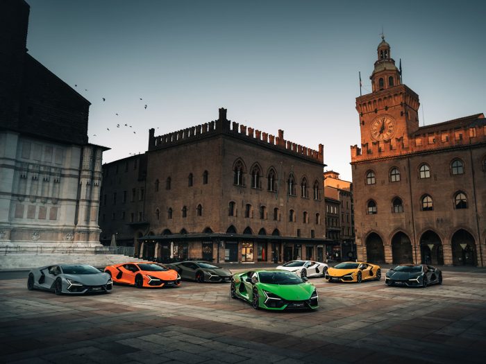 Lamborghini e l'orgoglio tricolore: 10 segreti del mito made in Italy 4 Lamborghini e lorgoglio tricolore 10 segreti del mito made in Italy 2 700x525