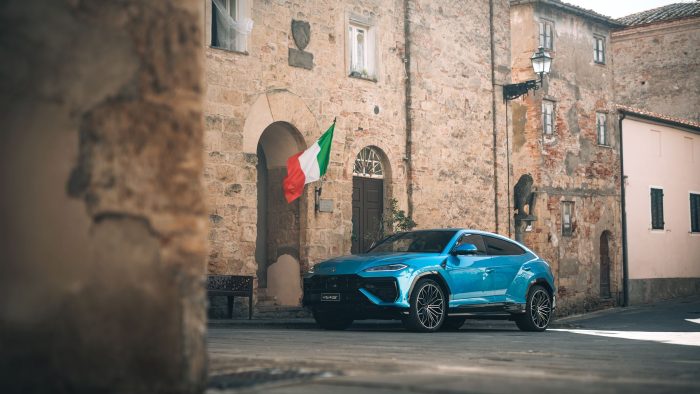 Lamborghini e l'orgoglio tricolore: 10 segreti del mito made in Italy 2 Lamborghini e lorgoglio tricolore 10 segreti del mito made in Italy 4 700x394