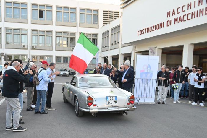 Lancia Flaminia e la bio benzina 1.950 km verso il futuro ASI Torino Palermo Bio 06 700x467