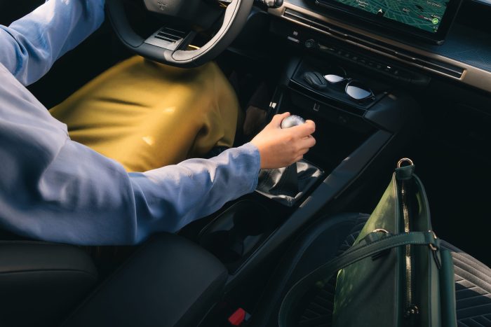 Lancia Ypsilon Turbo 100, benzina e cambio manuale accessibile. Caratteristiche e prezzo 3 Lancia Ypsilon Turbo 100 12 700x467