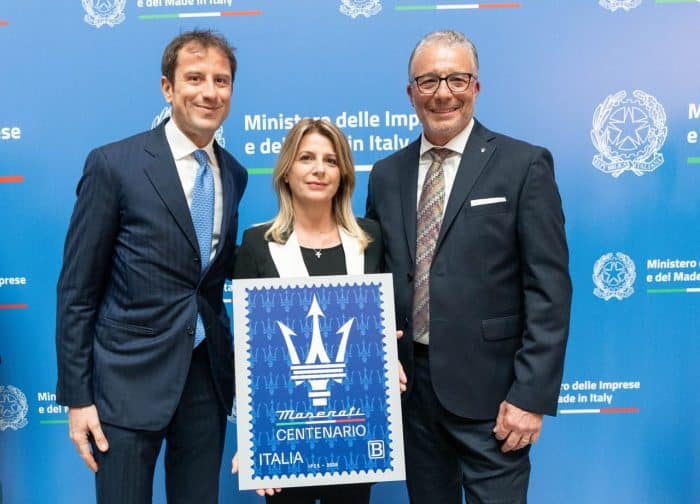 Maserati e il francobollo da collezione per i 100 anni del Tridente 10 700x504