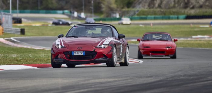 Mazda MX-5 a Varano, l'11 aprile la festa delle 1000 roadster 2 Mazda MX-5 a Varano, l' 11 aprile la festa delle 1000 roadster 2