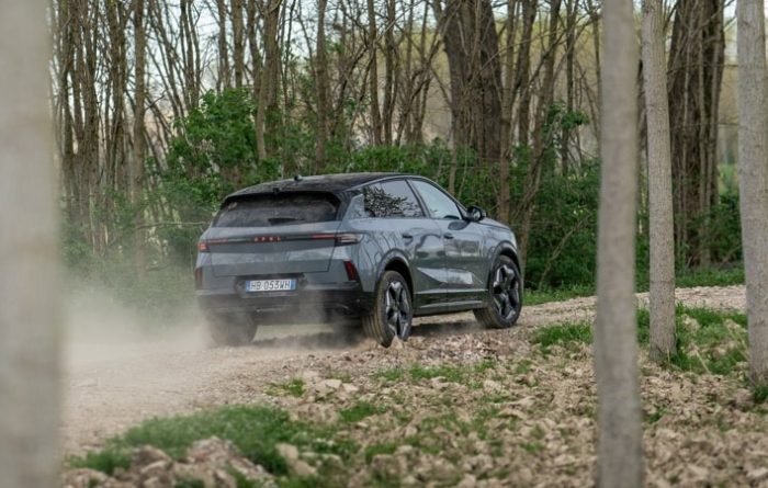 Opel Grandland Electric AWD 131 e1775153621536 700x445