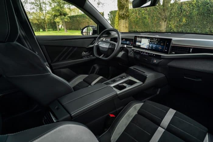 Opel Grandland Electric AWD 172 700x466