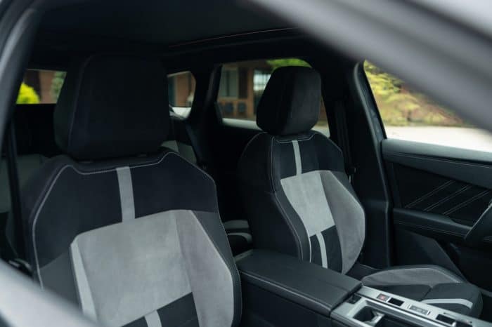 Opel Grandland Electric AWD 41 700x466