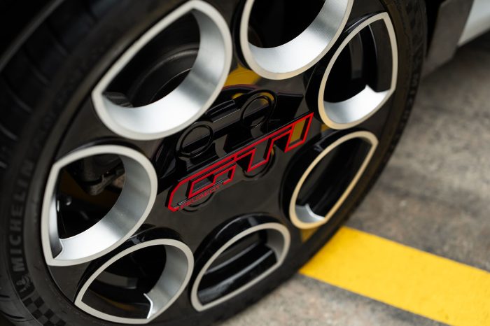 Peugeot 208 GTi, torna la sportiva francese. Ora elettrica, pronta a divertire 6 Peugeot 208 GTi 2026 38 700x466