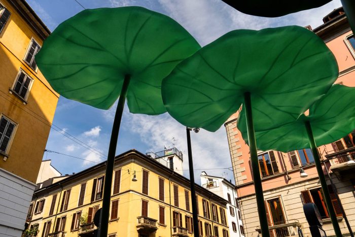 Renault Twingo 2026 licona sorridente torna trionfalmente a Milano The frog is back Design Week Milano 700x467