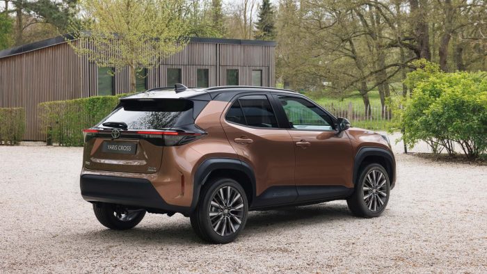 Toyota Yaris Cross 2026, la regina delle vendite si rinnova. Ecco come 4 Toyota Yaris Cross 2026 9 700x394