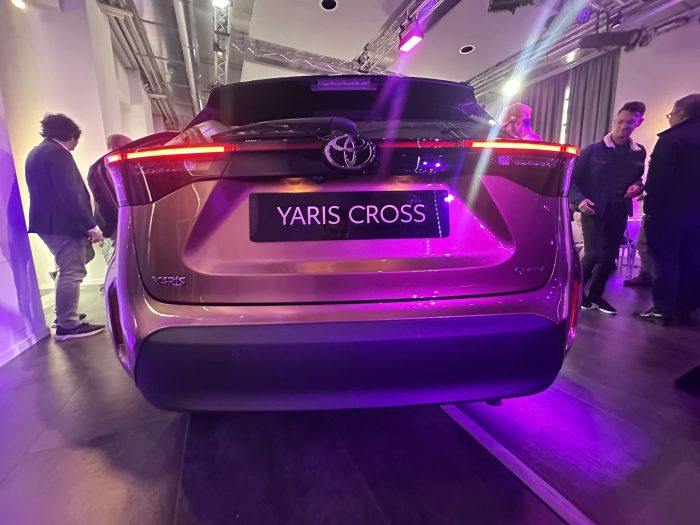 Toyota Yaris Cross 2026 dal vivo restyling concreto alla MDW 2 700x525