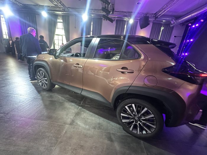 Toyota Yaris Cross 2026 dal vivo restyling concreto alla MDW 3 700x525