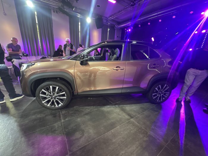 Toyota Yaris Cross 2026 dal vivo restyling concreto alla MDW 4 700x525
