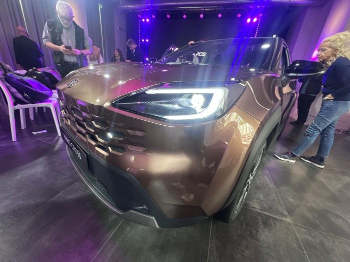 Toyota Yaris Cross 2026 dal vivo, restyling concreto alla MDW 5