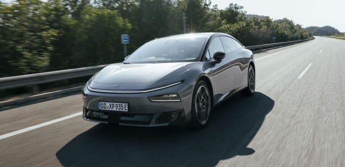 Ecco Xpeng P7+, berlina di lusso elettrica. Un guanto di sfida per i colossi tedeschi 6 Xpeng P7+ su strada - 3