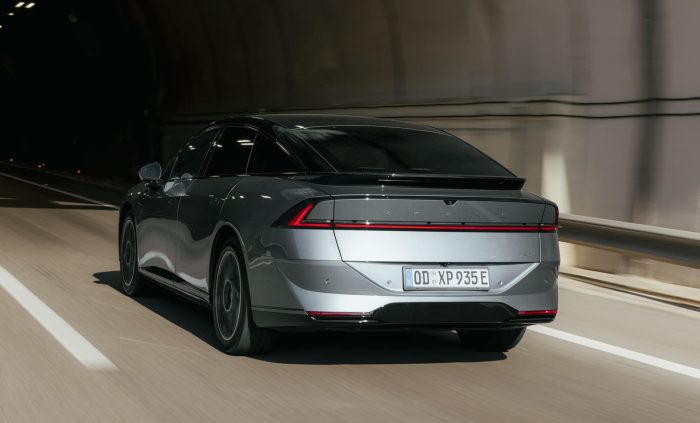 Xpeng P7 su strada 4 e1775028040892 700x423