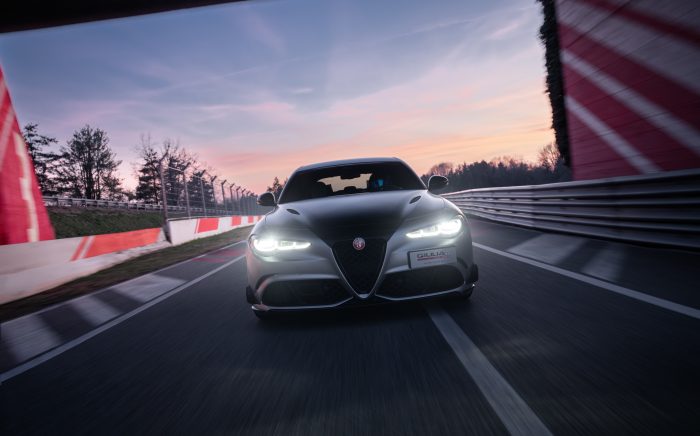 Alfa Romeo Giulia Quadrifoglio Luna Rossa in pista a Balocco 10 700x436