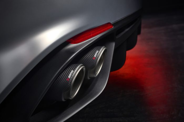 Alfa Romeo Giulia, quale futuro per l'alfiere del Biscione? 5 Alfa Romeo Giulia Quadrifoglio Luna Rossa in pista a Balocco 33 700x467