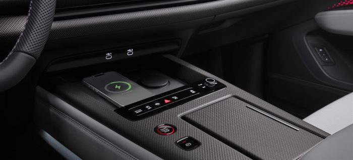 Audi Q9, anteprima del colosso da 5.3 metri con interni da ammiraglia di lusso high-tech 11 Audi Q9 3 700x319