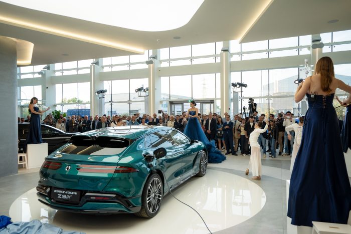 Denza a Bologna la ricarica da 1.500 kW del Marchio di lusso della cinese BYD 1 700x467