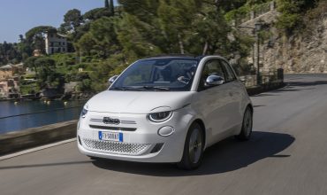 Fiat-500-Hybrid-Dolcevita-370x220.jpg