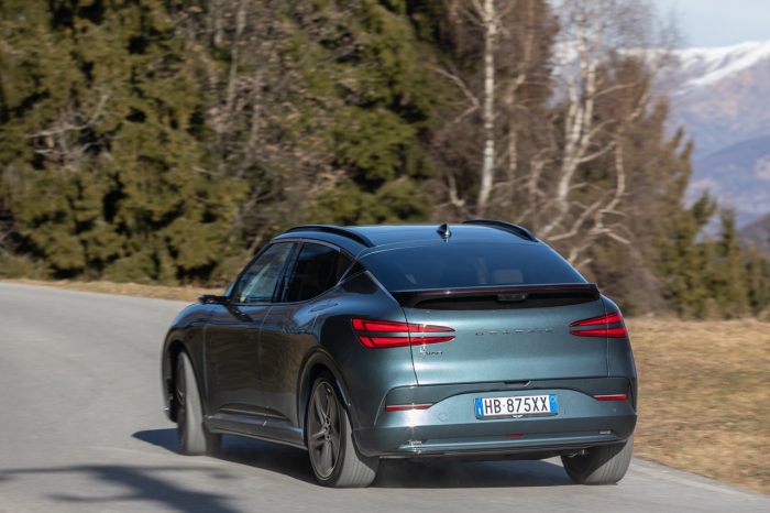 Genesis GV60 16 dimensioni grandi 700x466