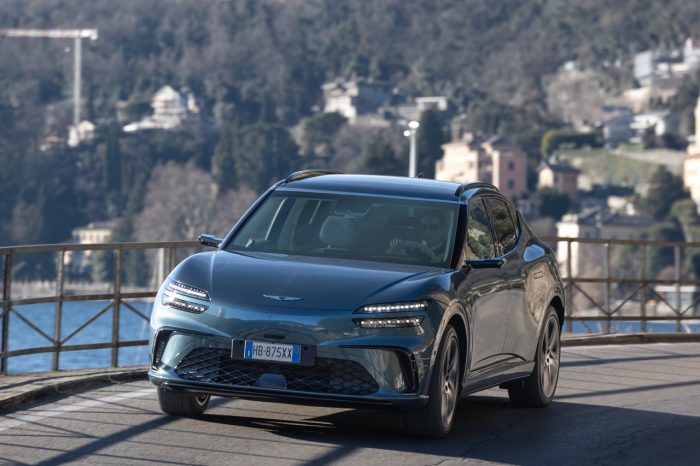 Genesis GV60 6 dimensioni grandi 700x466