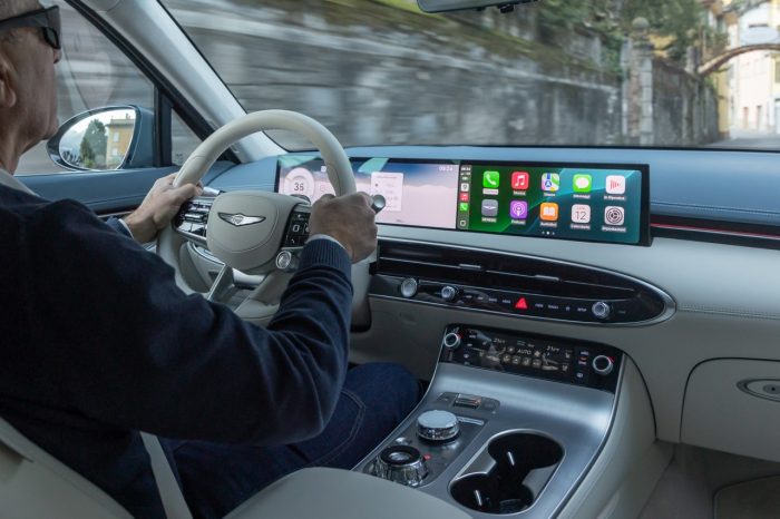 Genesis GV70 2 dimensioni grandi 700x466