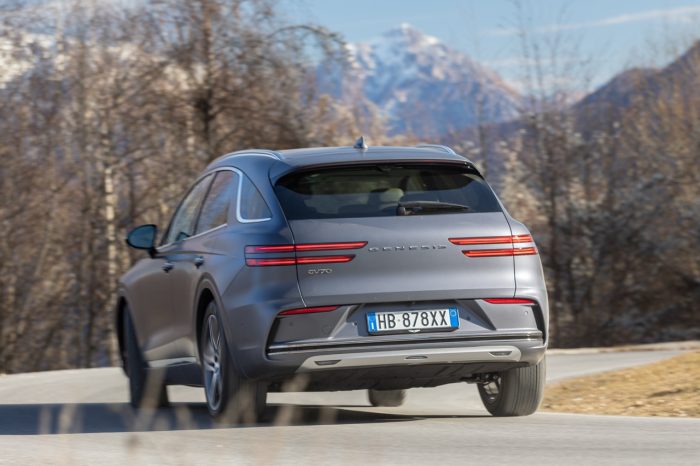 Genesis GV70 29 dimensioni grandi 700x466