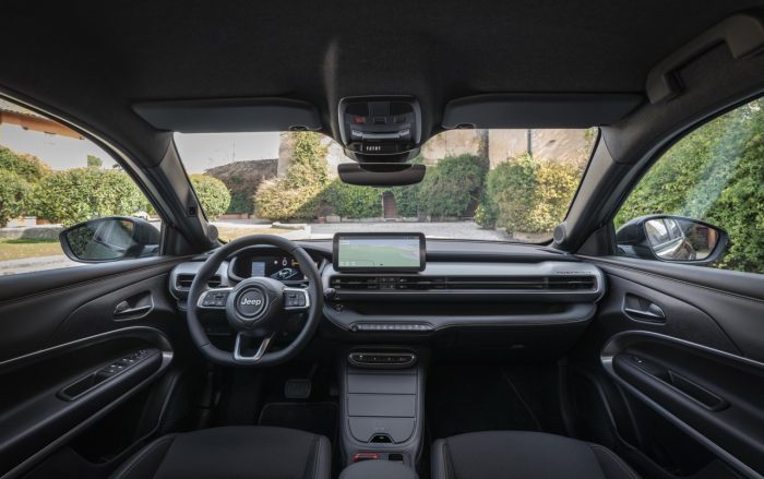 Jeep lancia Avenger e Compass 2026, tecnologia e lusso 6 Jeep Avenger 2026 44 700x439